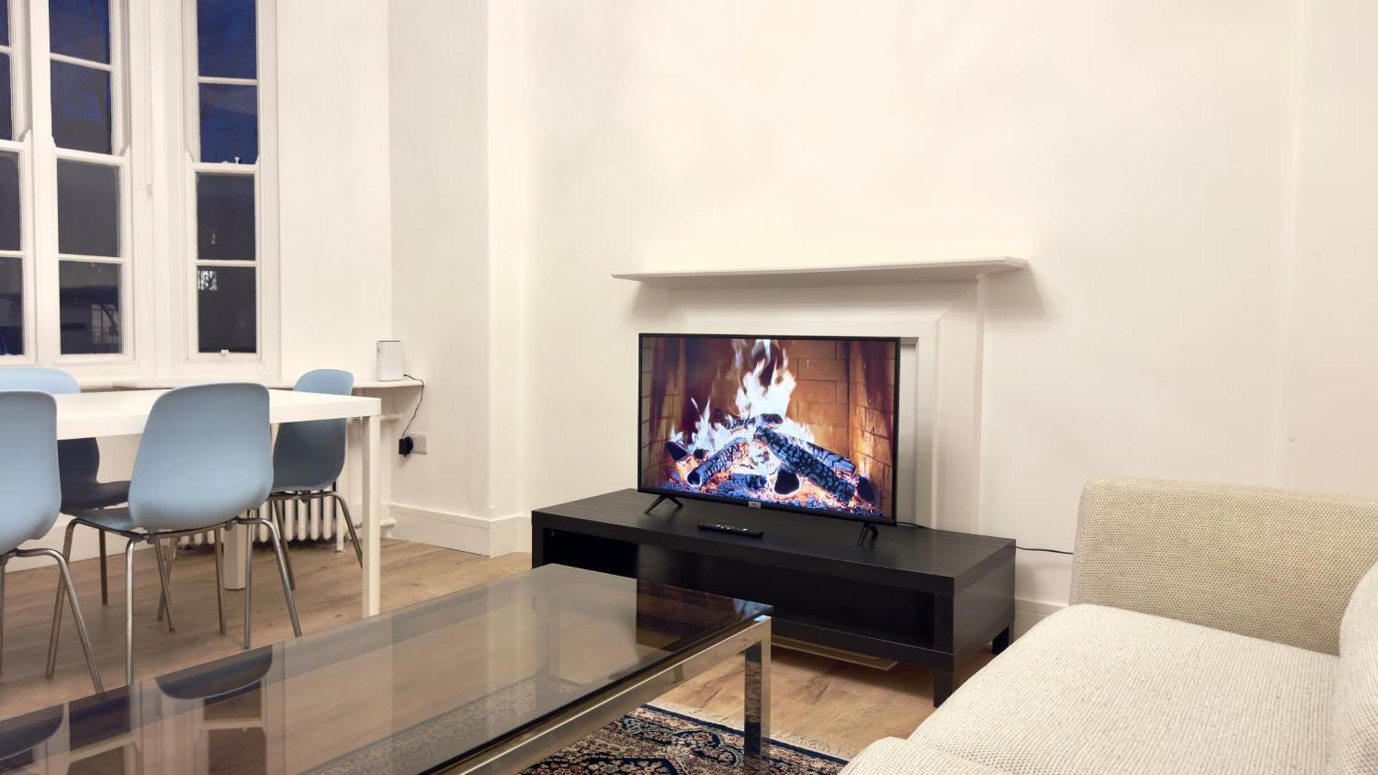 Appartamento Superb 4 Bedroom Hyde Park Londra