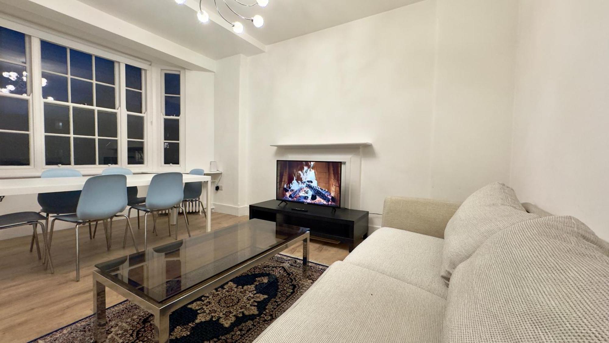 Superb 4 Bedroom Hyde Park Appartamento