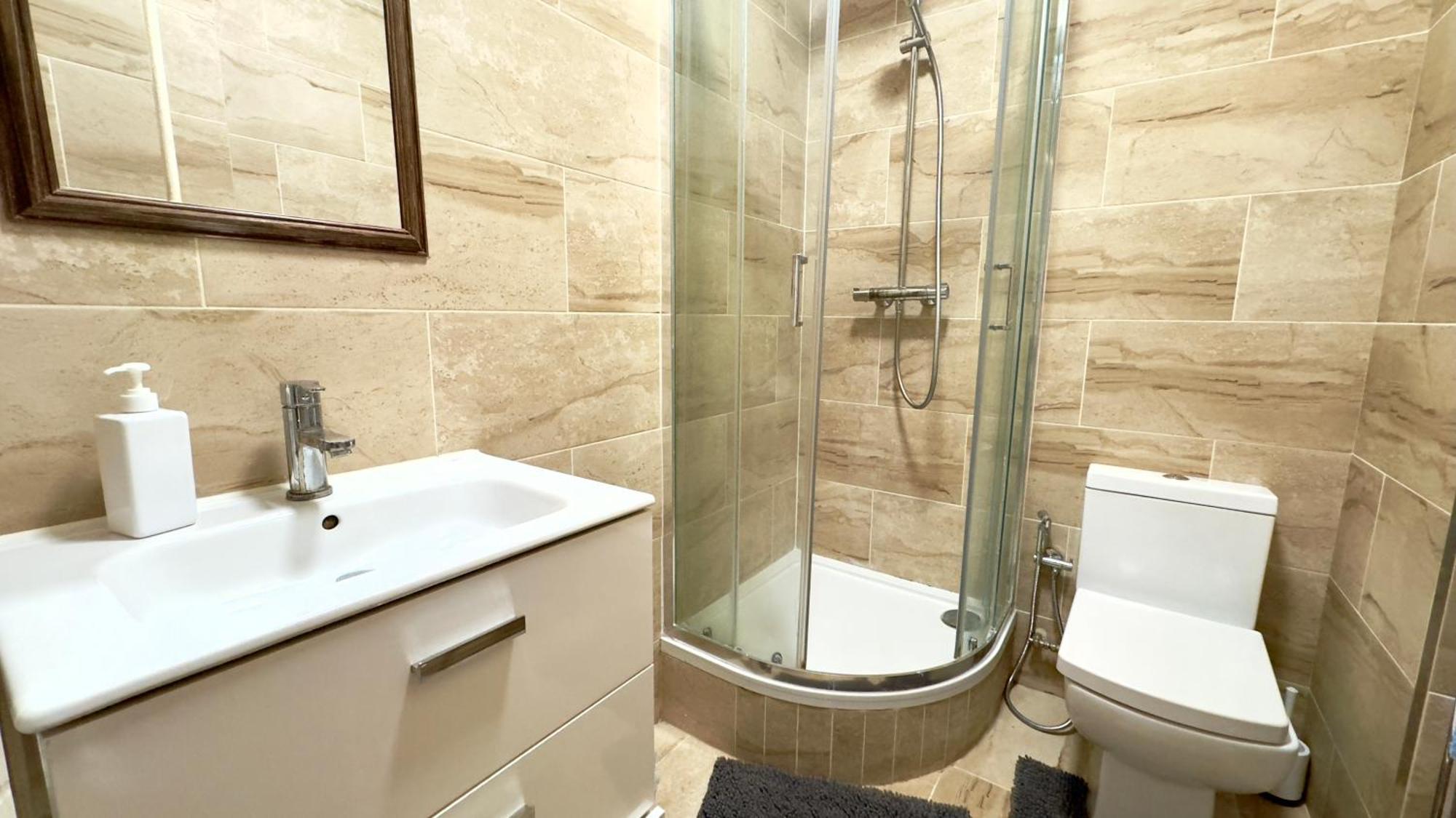 Superb 4 Bedroom Hyde Park Apartment *